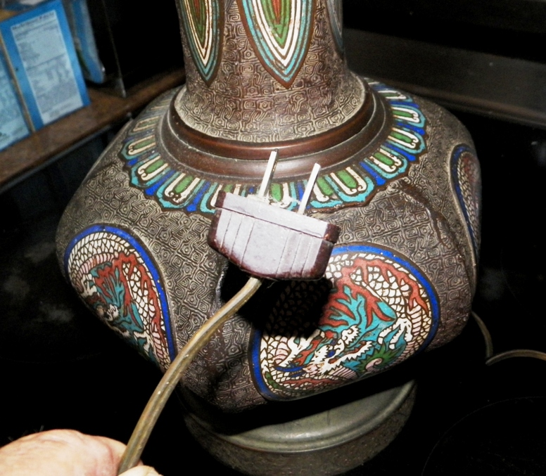 AA EBAY NEW A COLLECTIBLE EBAY LAMP ORIENTAL ENAMEL 5AA.jpg