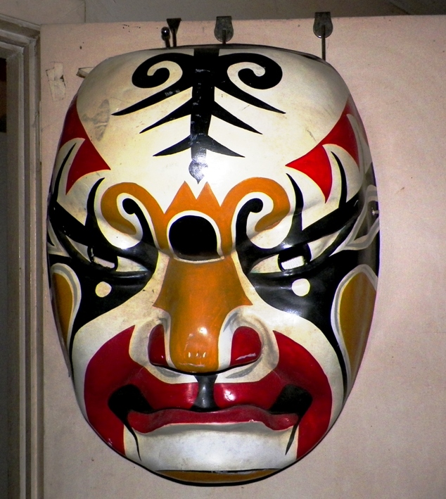 AA EBAY NEW A COLLECTIBLE EBAY MASK MARDI GRAS 22 X 17 1AA.jpg