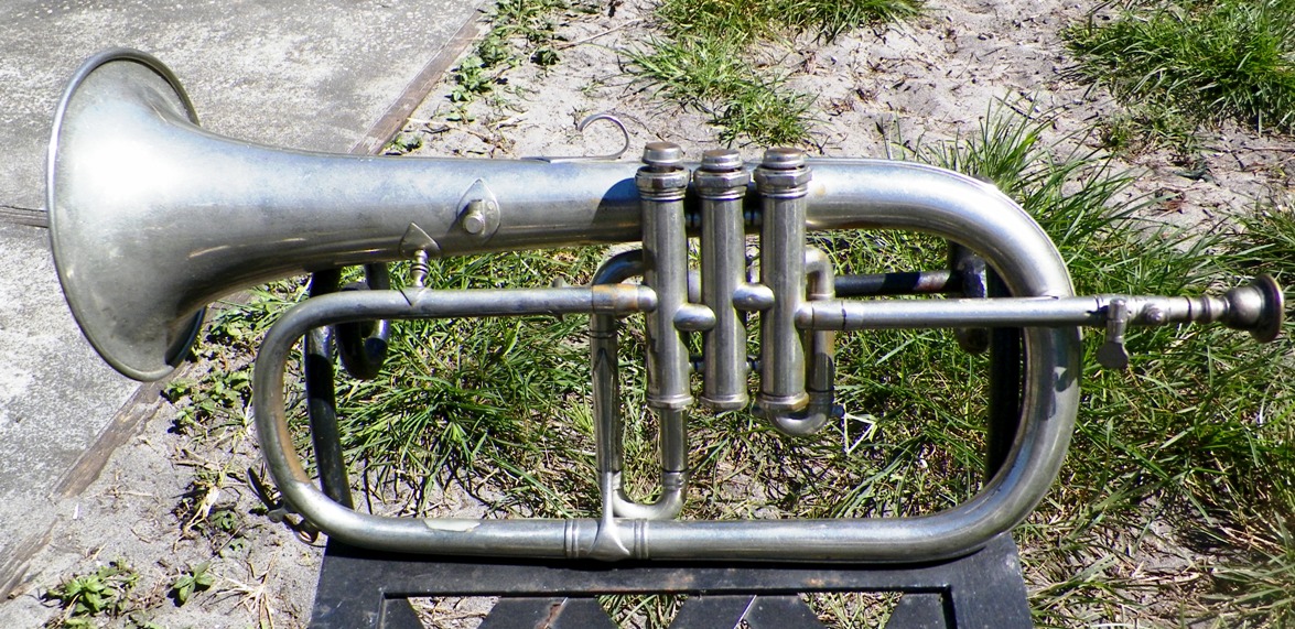 AA EBAY NEW A COLLECTIBLE EBAY MUSIC BUGLE 1AA.jpg