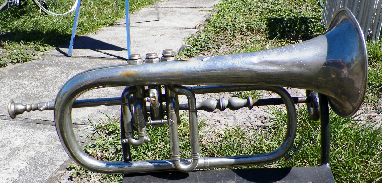 AA EBAY NEW A COLLECTIBLE EBAY MUSIC BUGLE 2AA.jpg
