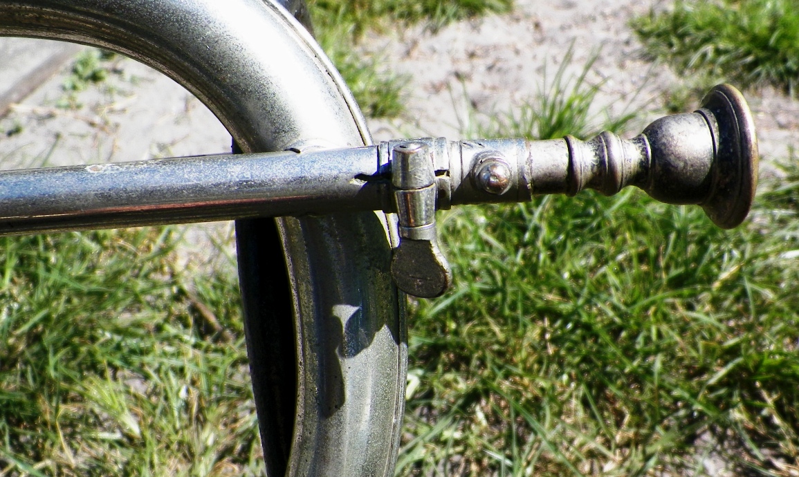 AA EBAY NEW A COLLECTIBLE EBAY MUSIC BUGLE 3AA.jpg