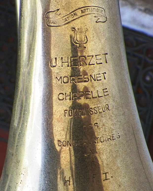 AA EBAY NEW A COLLECTIBLE EBAY MUSIC BUGLE 5AA.jpg