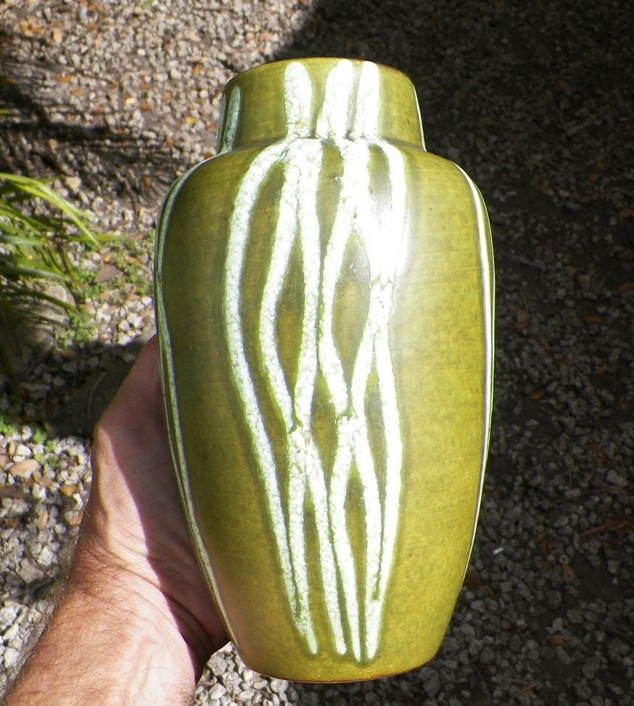 AA EBAY NEW A COLLECTIBLE EBAY POTTERY ART VASE WITH LINES 1AA_AA.jpg