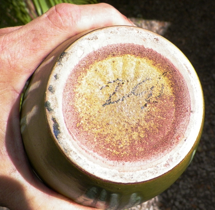 AA EBAY NEW A COLLECTIBLE EBAY POTTERY ART VASE WITH LINES 3AA.jpg