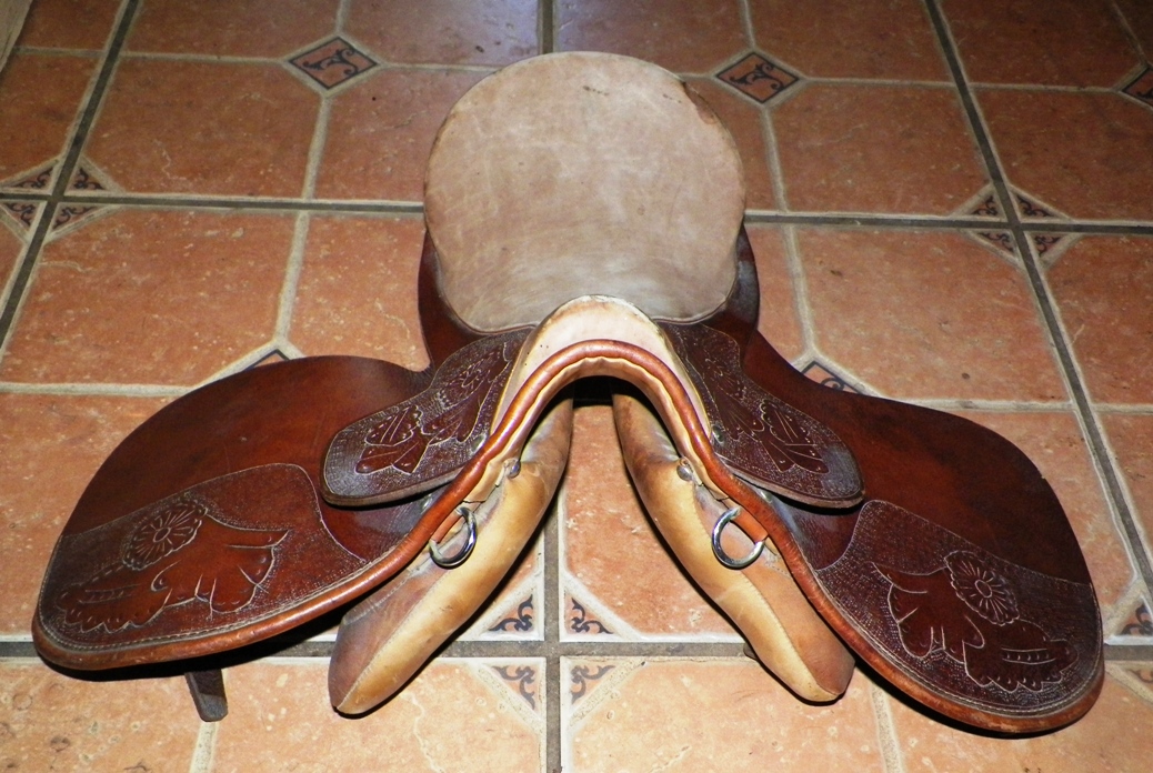 AA EBAY NEW A COLLECTIBLE EBAY SADDLE 1A_AAA.jpg