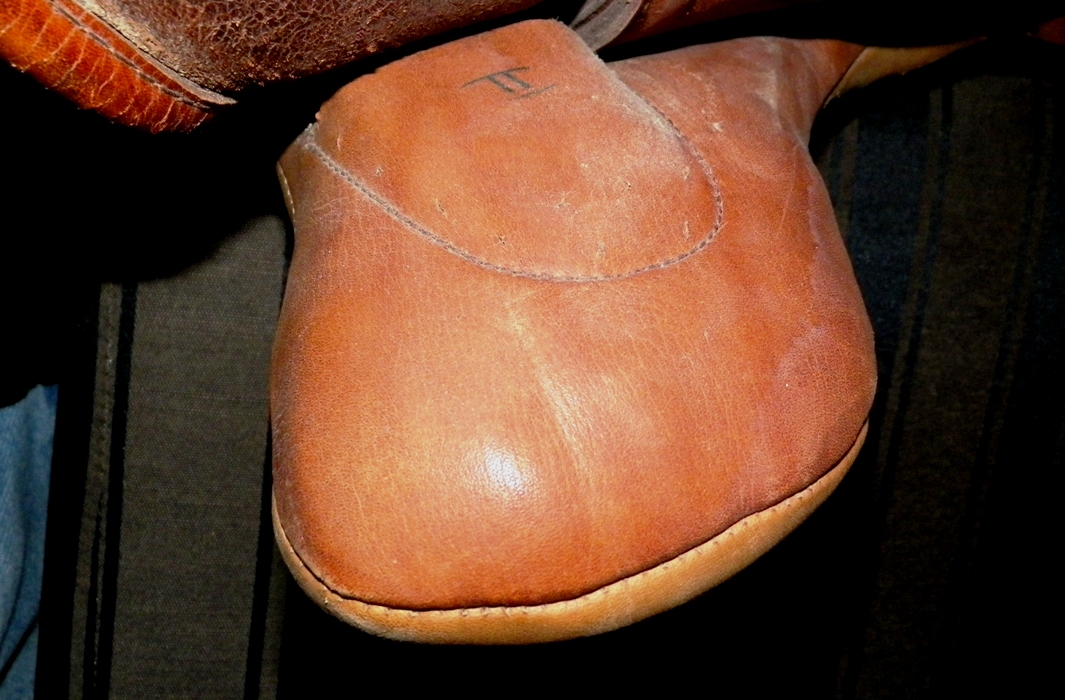 AA EBAY NEW A COLLECTIBLE EBAY SADDLE 1DAA.jpg