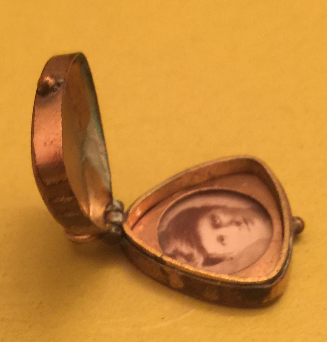 Brass/Copper locket? Info please... Antiques Board
