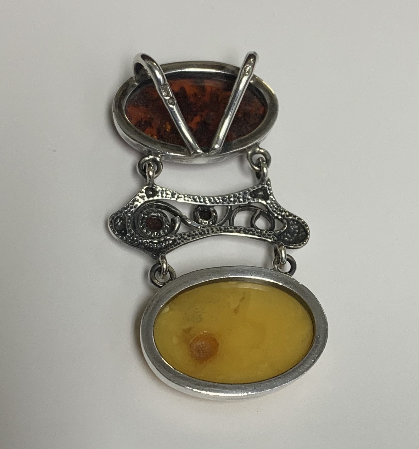 Amber pendant | Antiques Board