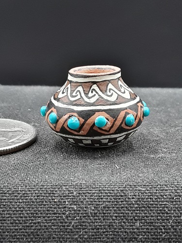 Acoma Pot 1.jpg