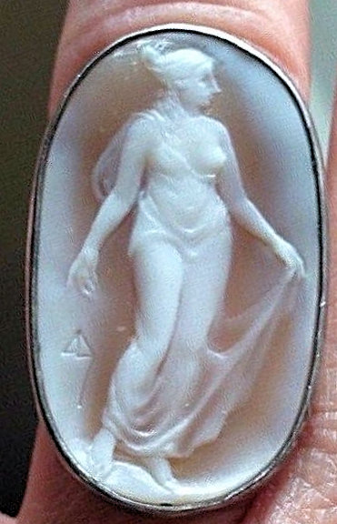 AD Venus Huculak ring crop.jpg