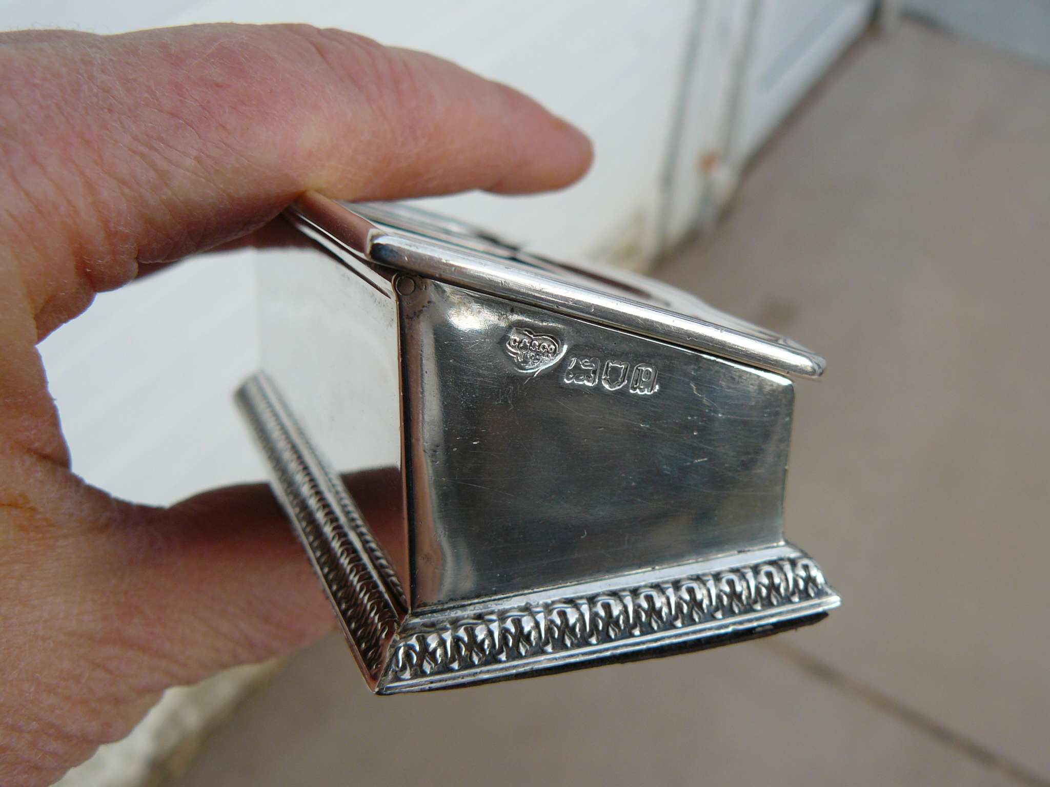 amark1b.jpg