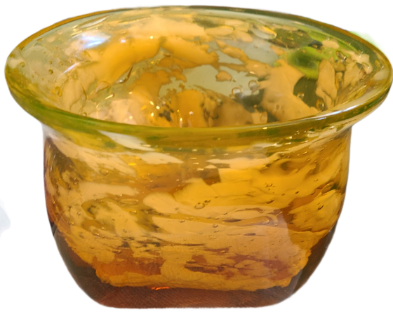 amber vase 5.png