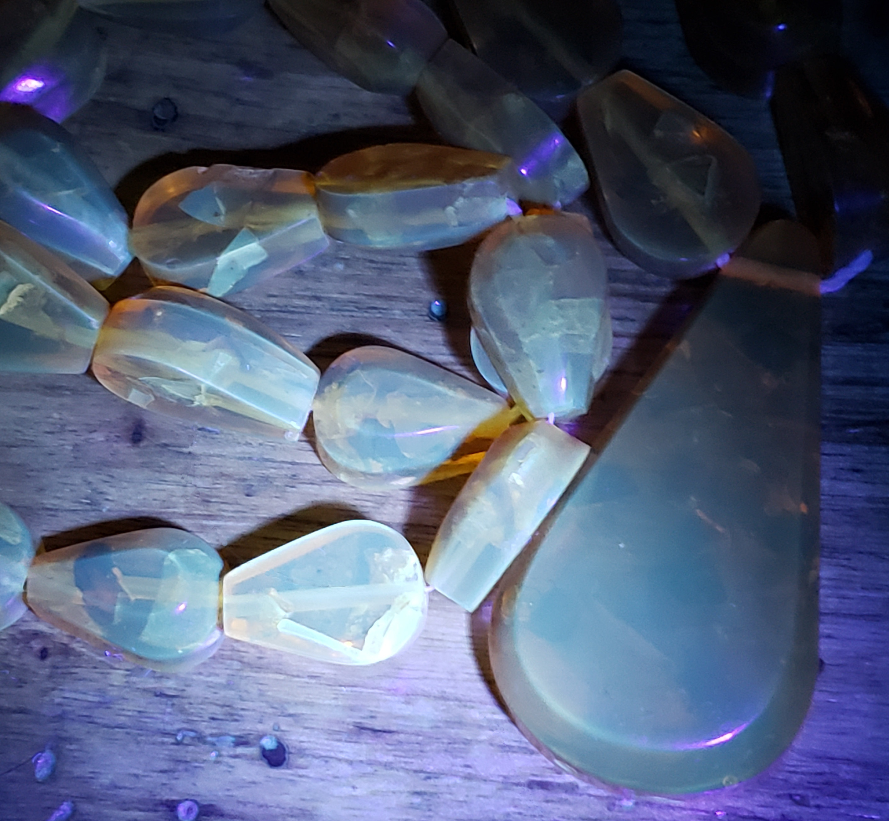 AmberPendantNecklace-2a.jpg