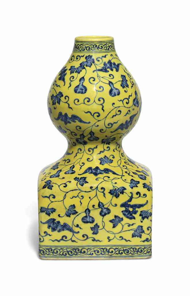 an_underglaze-blue_and_yellow_enamelled_double_gourd_vase_qianlong_six_d6035700g (1).jpg