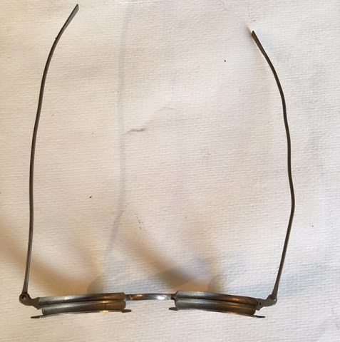 antique-wire-frame-glasses-top-view.jpg