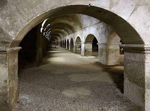 Arles Crypt 1.jpg