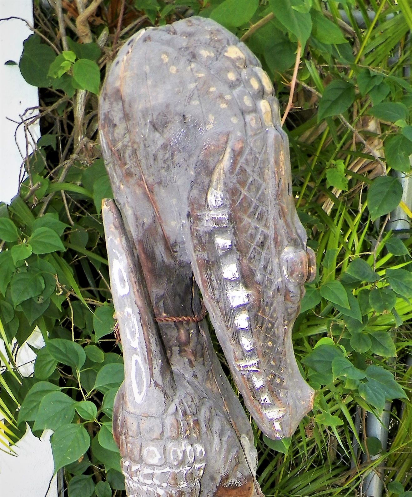 ART CARVED AFRICAN CROCODILE MAN STATUE 8AAA.JPG