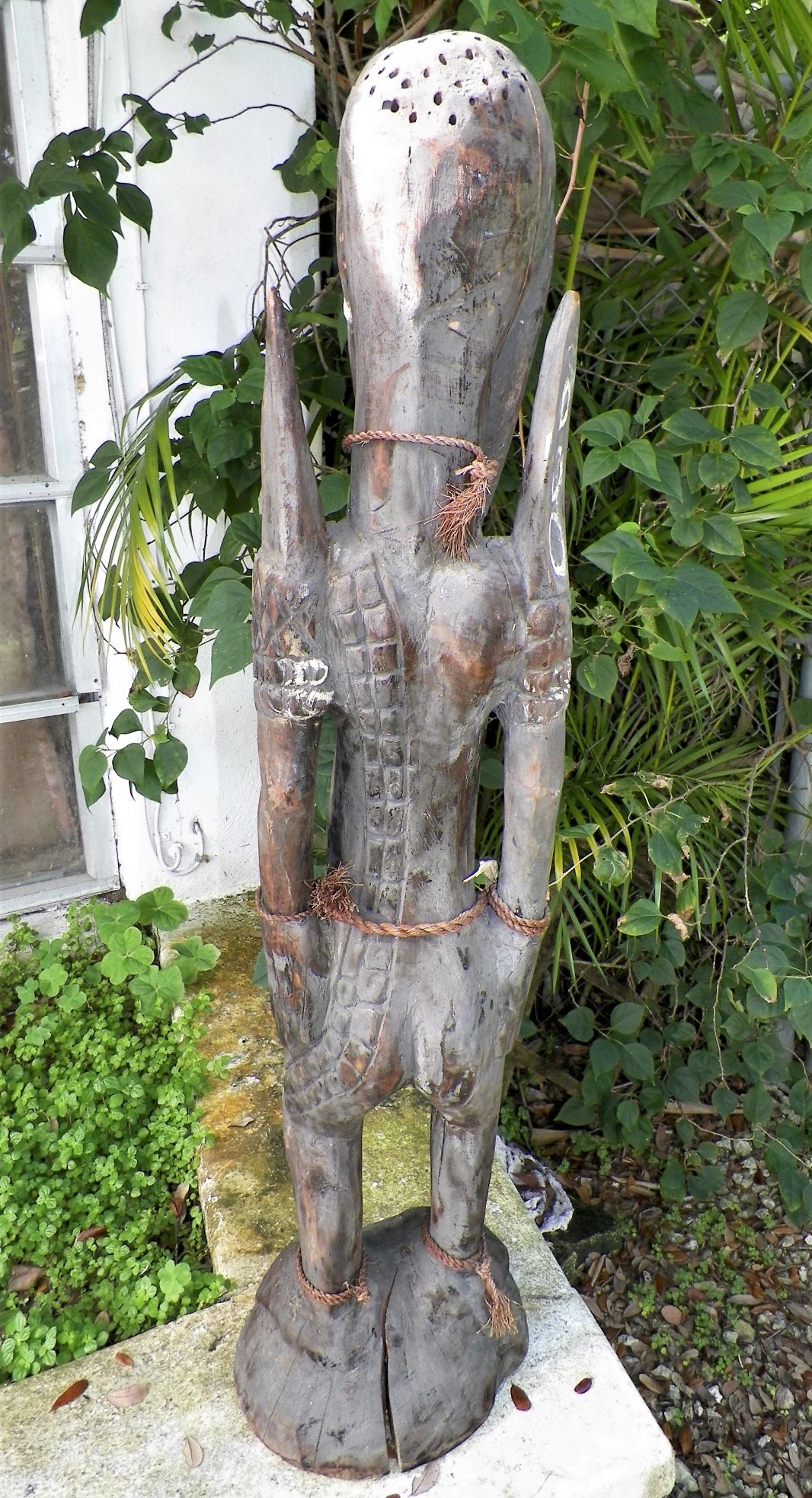 ART CARVED AFRICAN CROCODILE MAN STATUE 8BAA.JPG