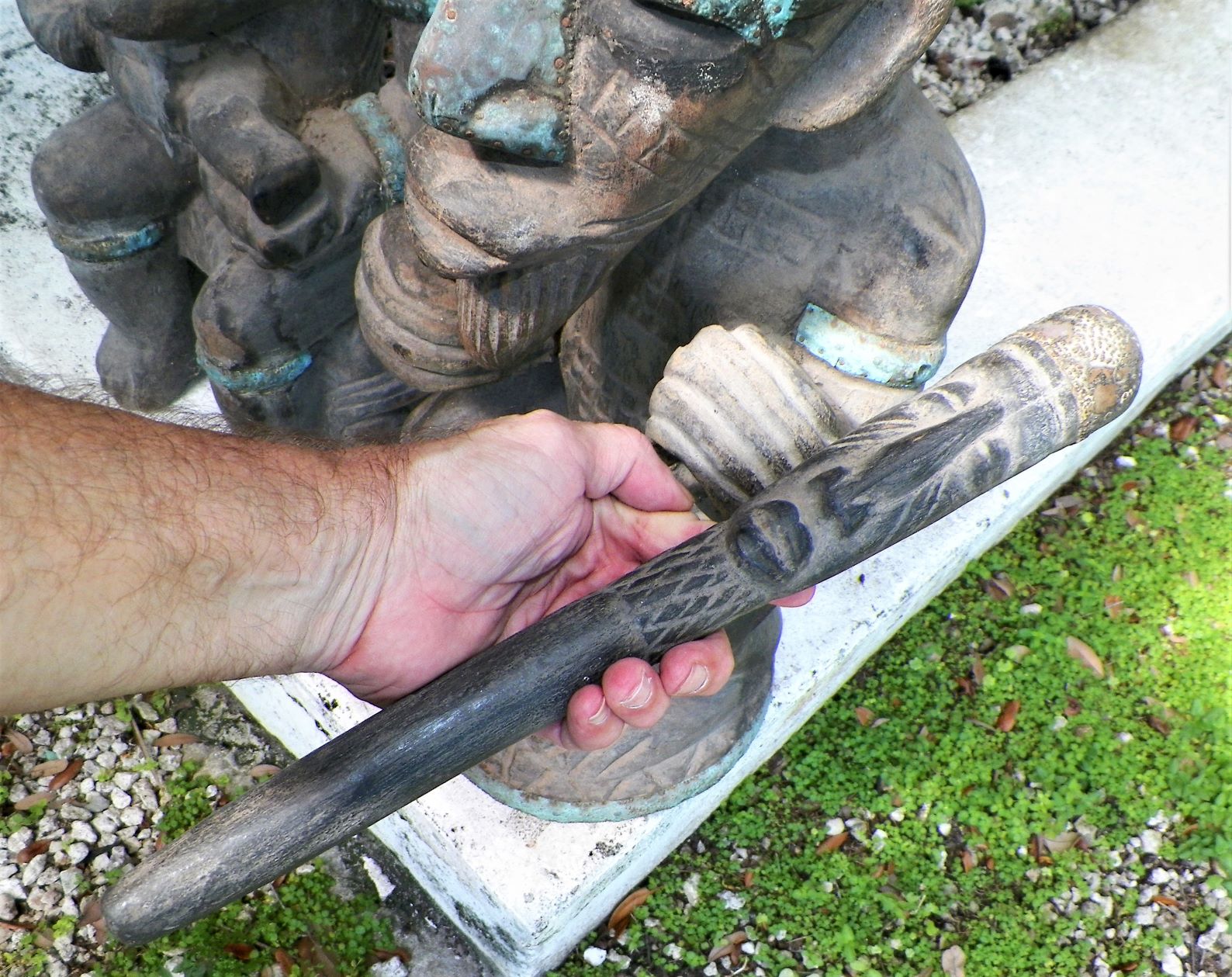 ART CARVED AFRICAN STATUES PAIR OF 2 2BAA.JPG