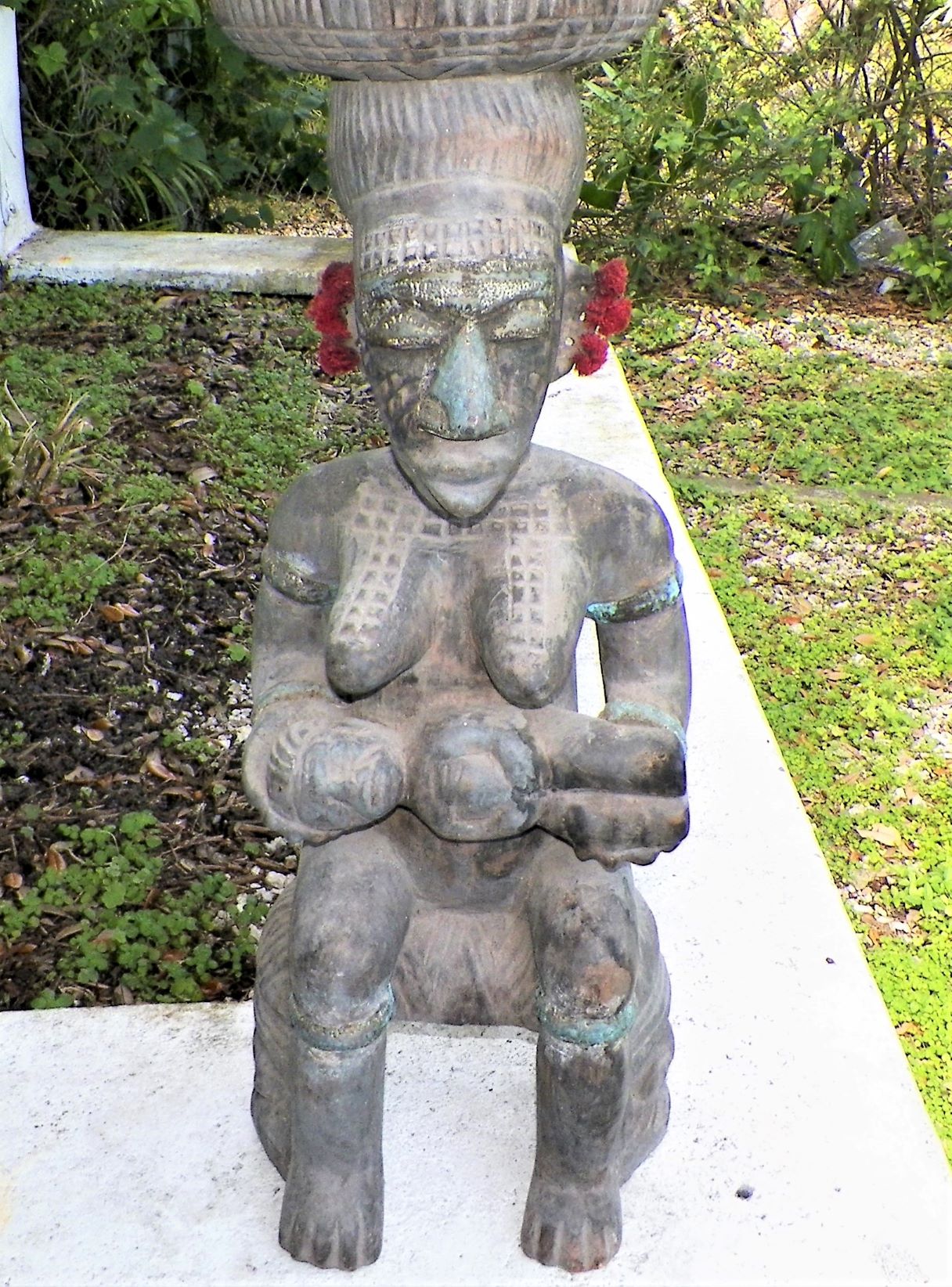 ART CARVED AFRICAN STATUES PAIR OF 2 3AAA.JPG