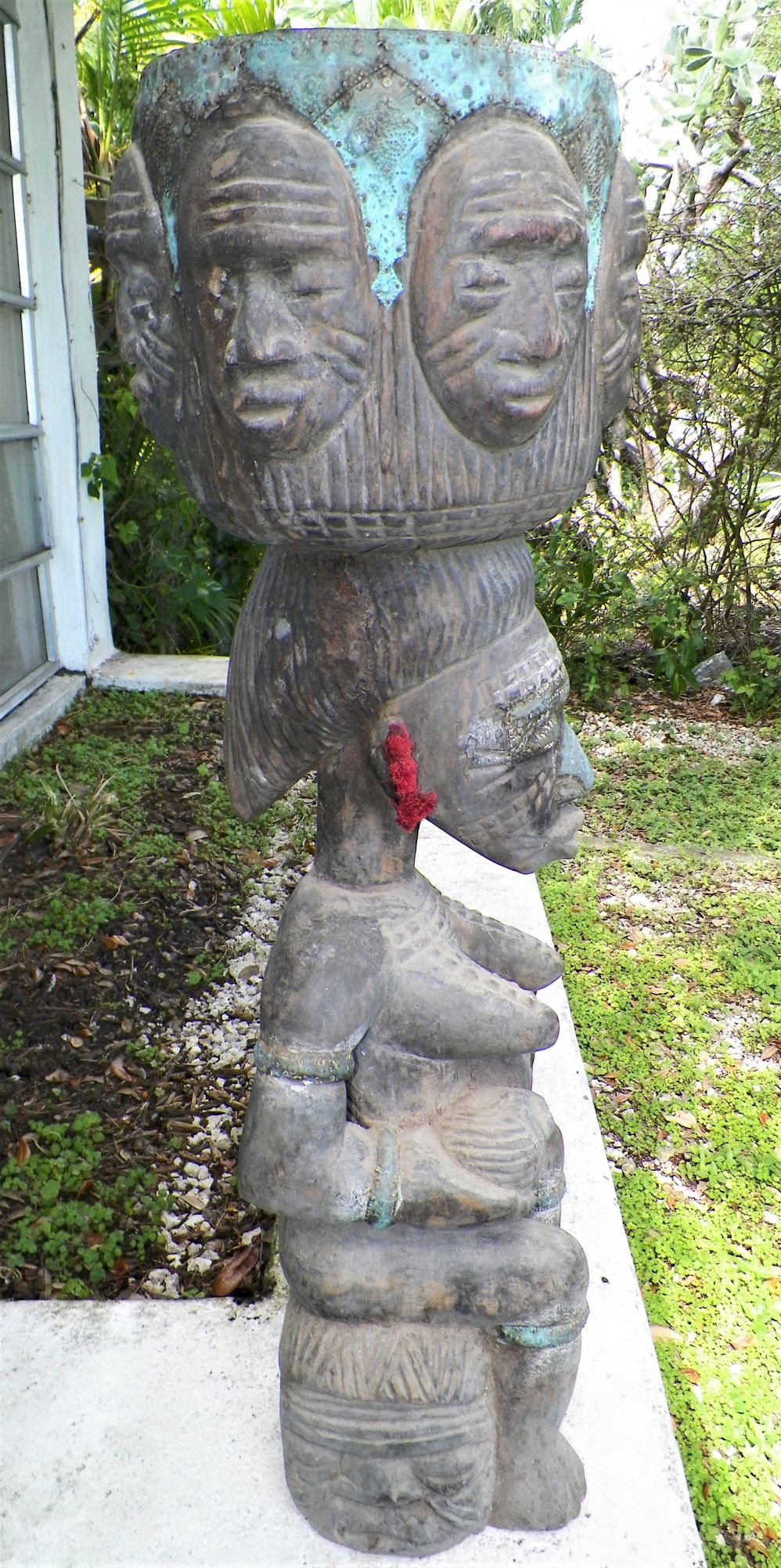 ART CARVED AFRICAN STATUES PAIR OF 2 4A_AAA.JPG