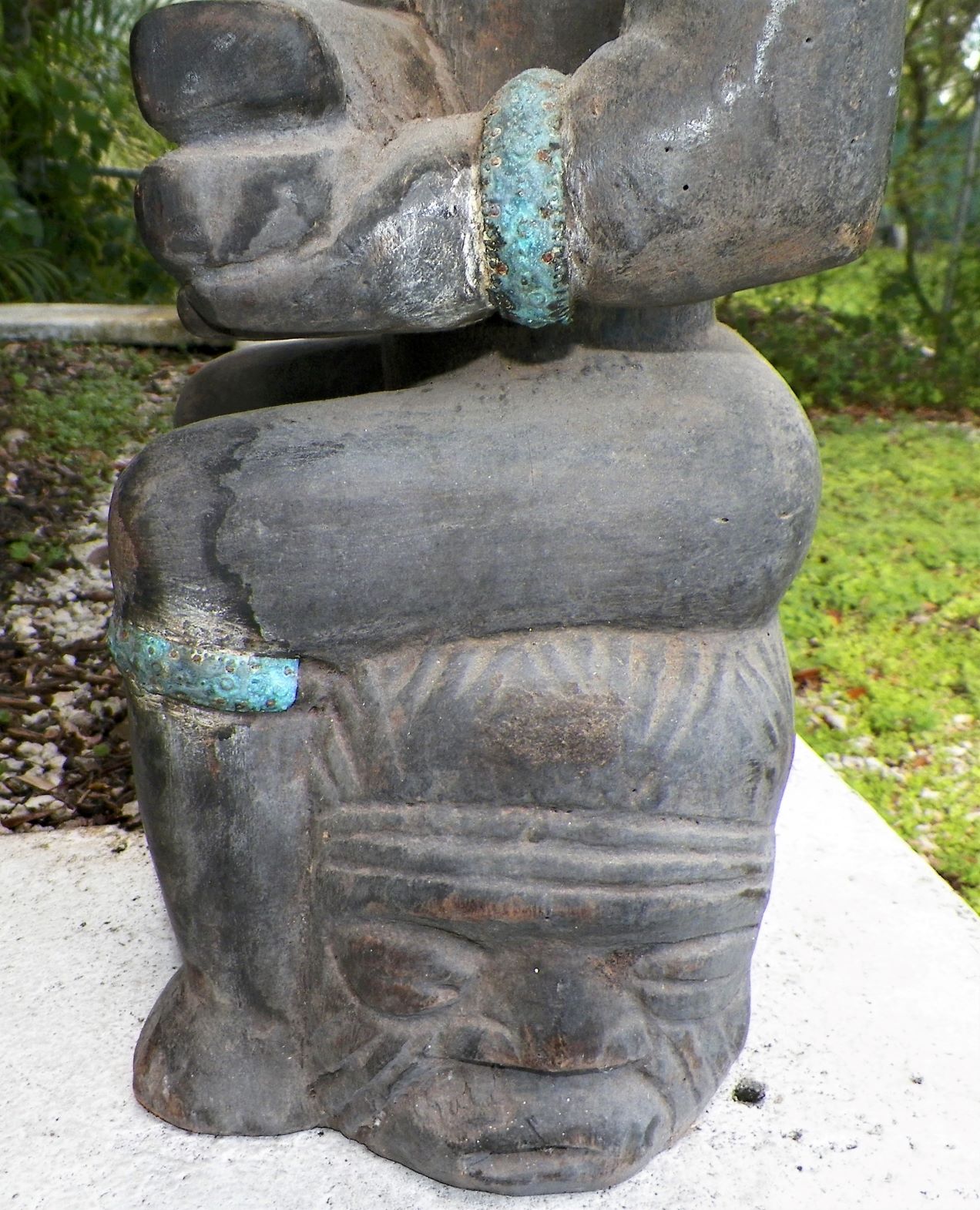 ART CARVED AFRICAN STATUES PAIR OF 2 4AAA.JPG