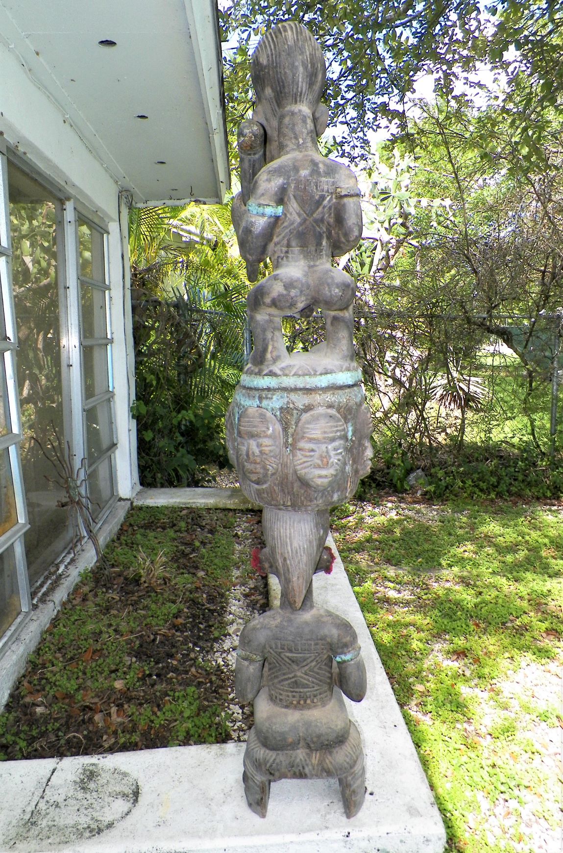ART CARVED AFRICAN STATUES PAIR OF 2 6BAA.JPG