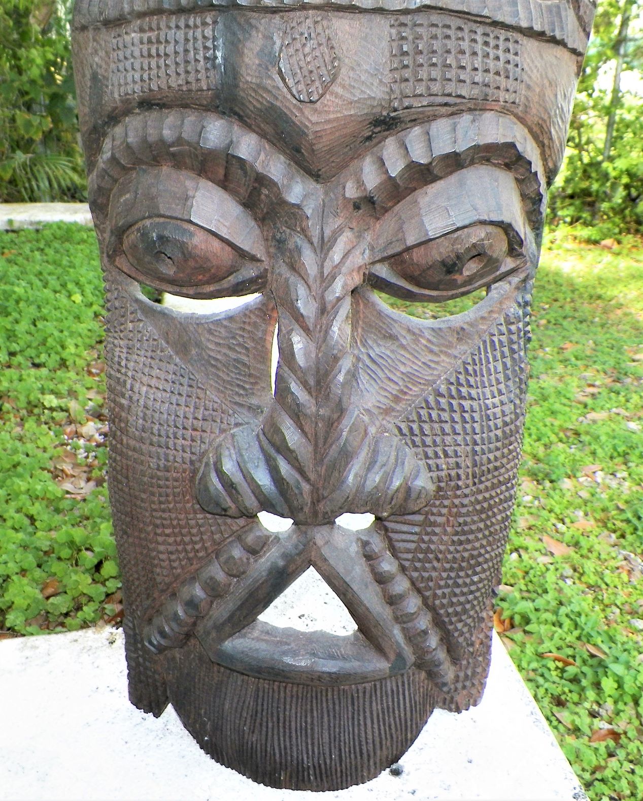 ART CARVED MASK TIKI 2AAA.JPG