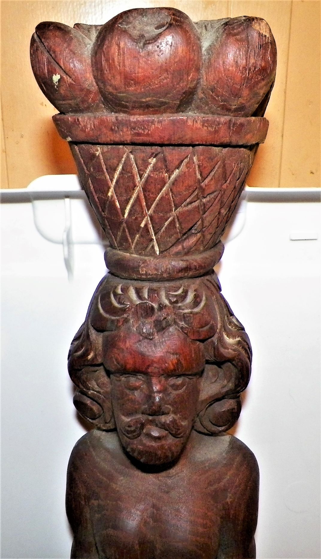 ART CARVED SCONCE FIGURE COCONUTS ON HEAD 2AAA.JPG
