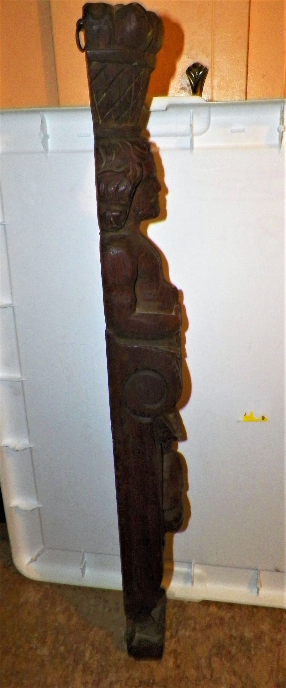 ART CARVED SCONCE FIGURE COCONUTS ON HEAD 5AA.JPG
