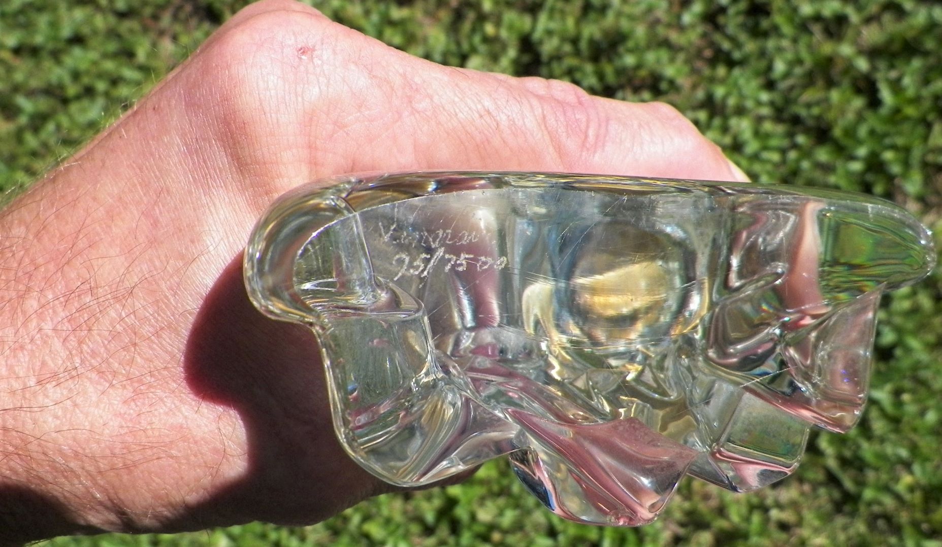 ART GLASS SCULPTURE EAGLE FEEDING BABIES 7AA.JPG