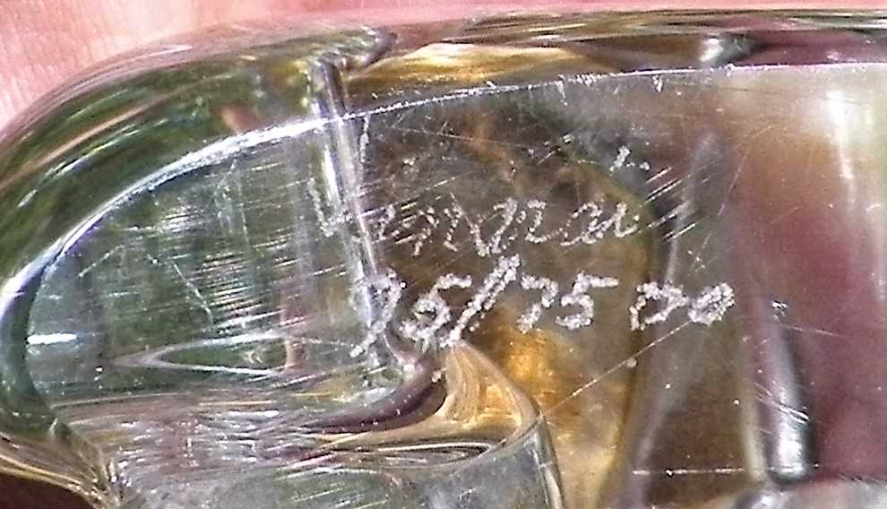 ART GLASS SCULPTURE EAGLE FEEDING BABIES 8AAA.JPG