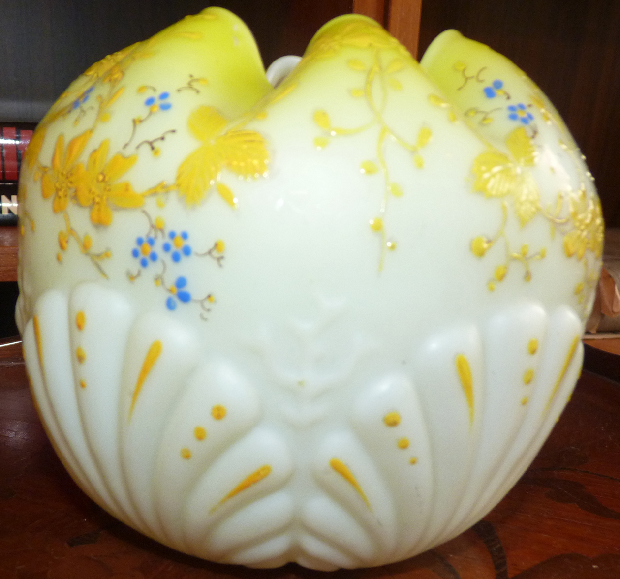 Art glass vase B.mail.jpg