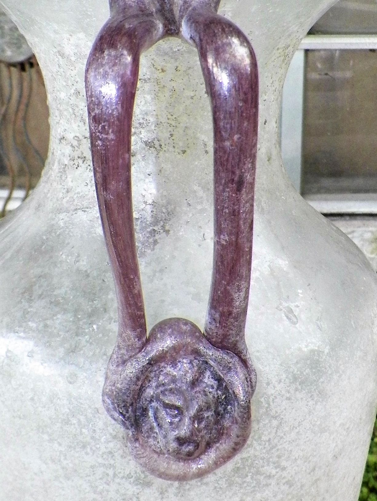 ART GLASS VASE GLASS LION HANDLES 2AAA.JPG