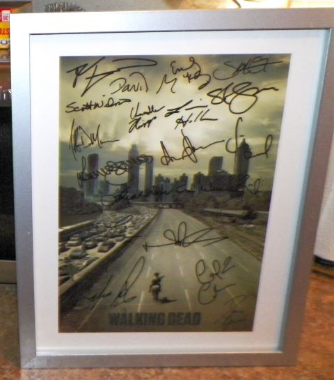 ART PHOTO WALKING DEAD CAST SIGNED PHOTOGRAPH 1AA.JPG