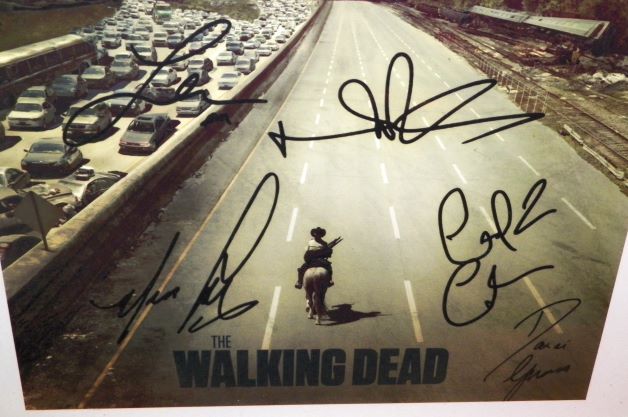 ART PHOTO WALKING DEAD CAST SIGNED PHOTOGRAPH 2AA.JPG