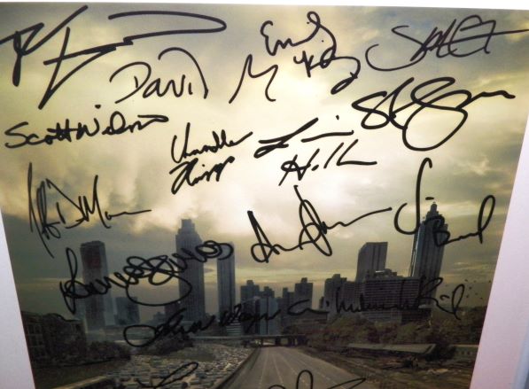 ART PHOTO WALKING DEAD CAST SIGNED PHOTOGRAPH 3AA.JPG