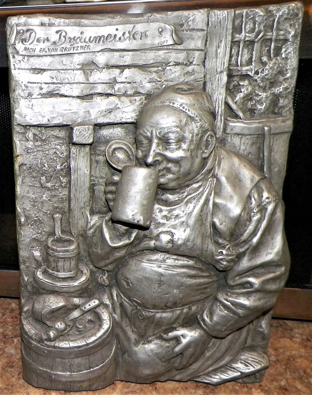 ART SCULPTURE 3D GERMAN PLAQUE 1AA.JPG
