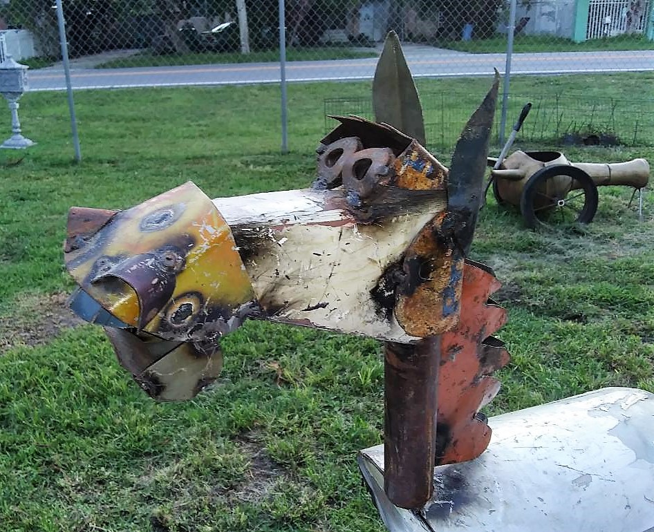 ART SCULPTURE HORSE METAL 2A.jpg
