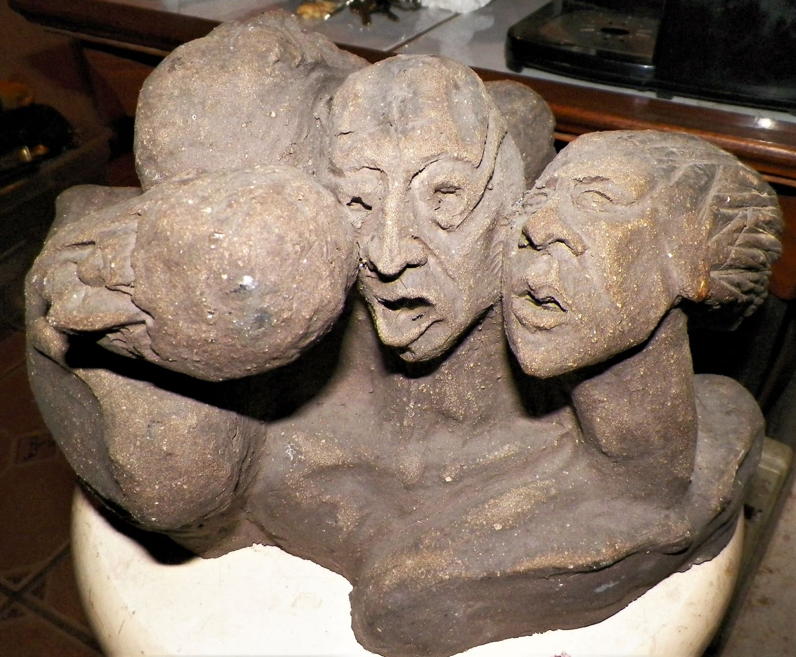 ART SCULPTURE JEWISH DEATH CAMP PRISONERS CLAY 2AA.JPG