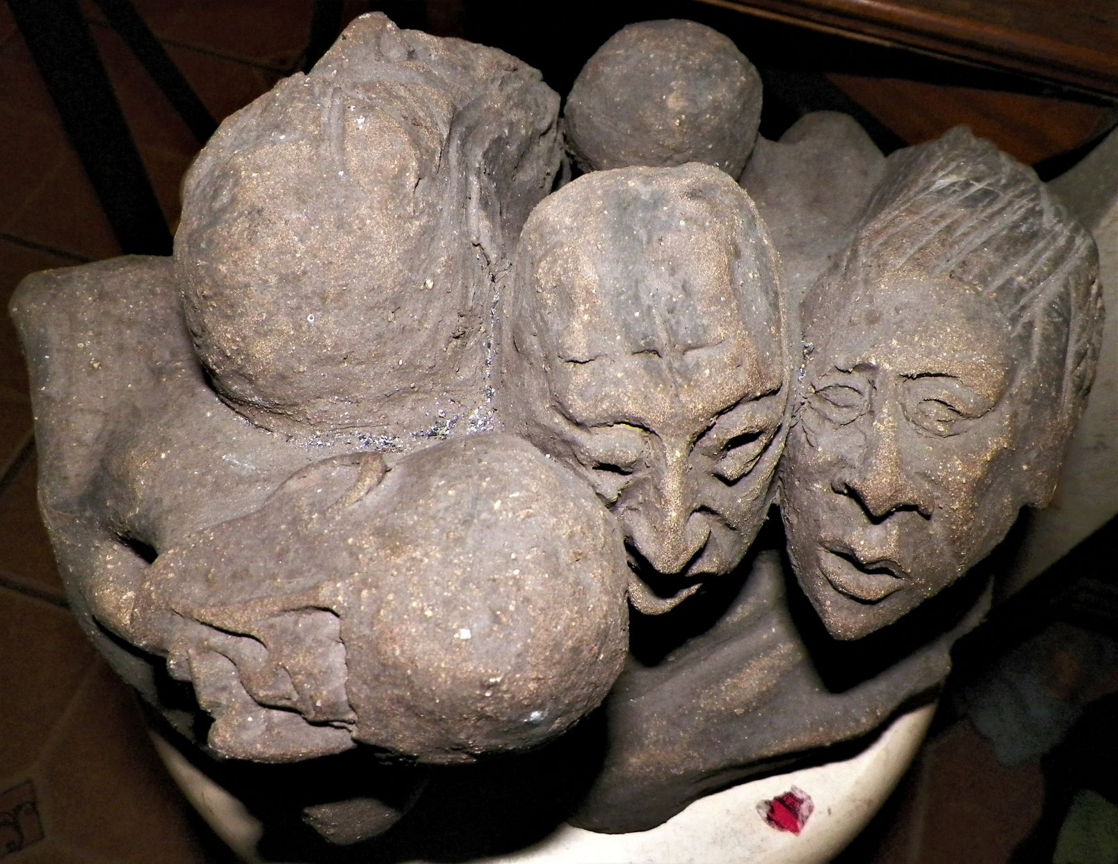 ART SCULPTURE JEWISH DEATH CAMP PRISONERS CLAY 3AA.JPG