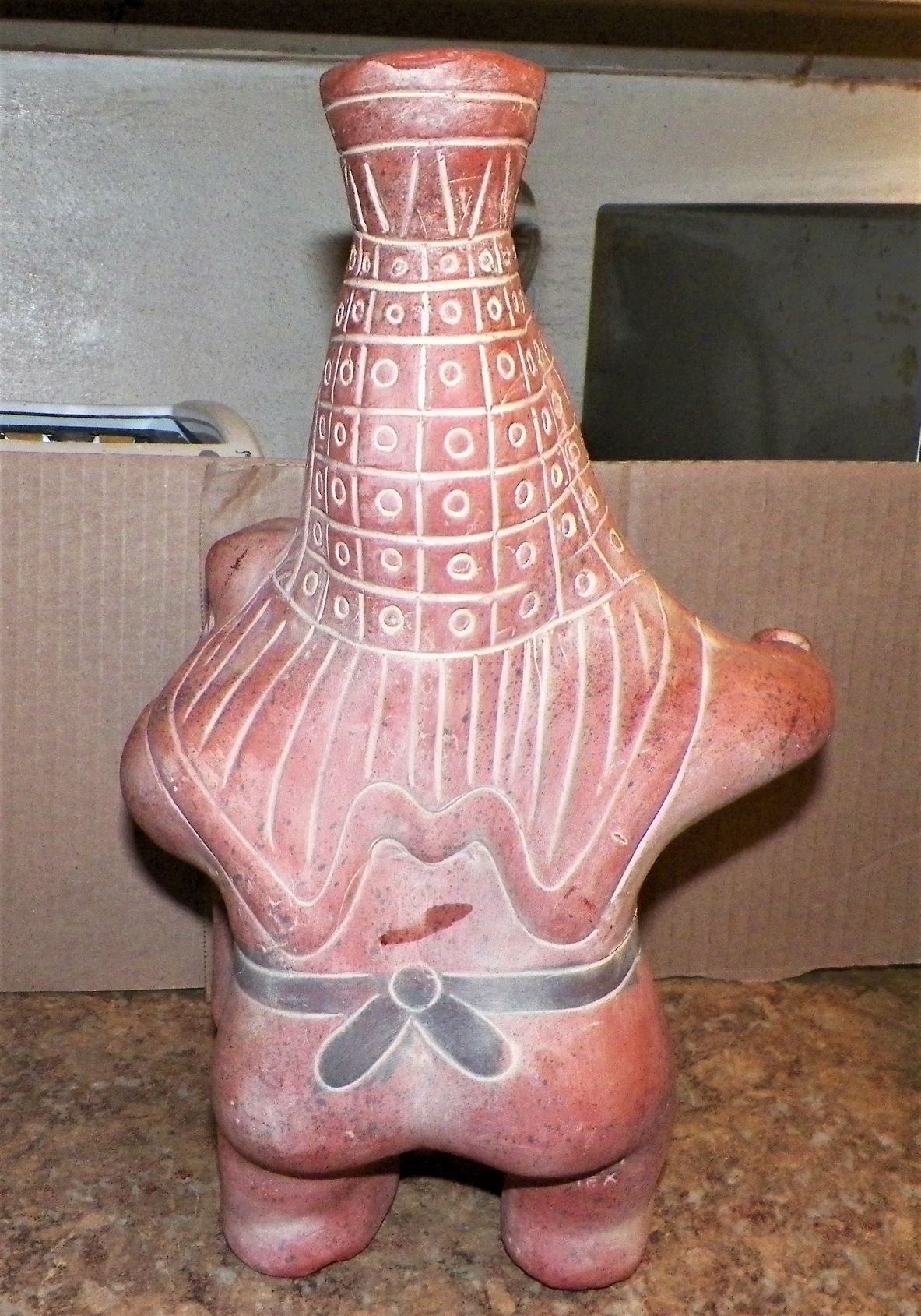 ART SCULPTURE MEXICAN FIGURE HOLDING SEAL BODY 4AA.JPG