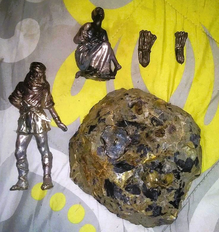 ART SCULPTURE SILVER FIGURES WITH WHEAT 2AAA.jpg