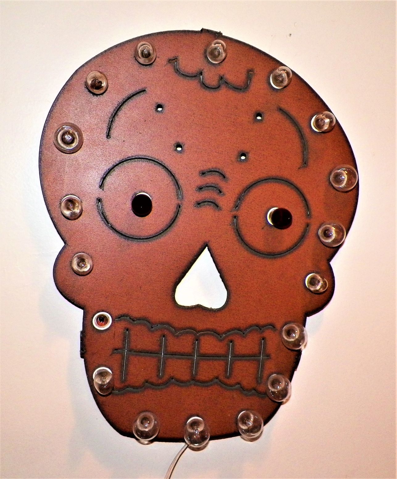 ART SCULPTURE SKULL METAL LIGHTED 1A_AZZZ.JPG