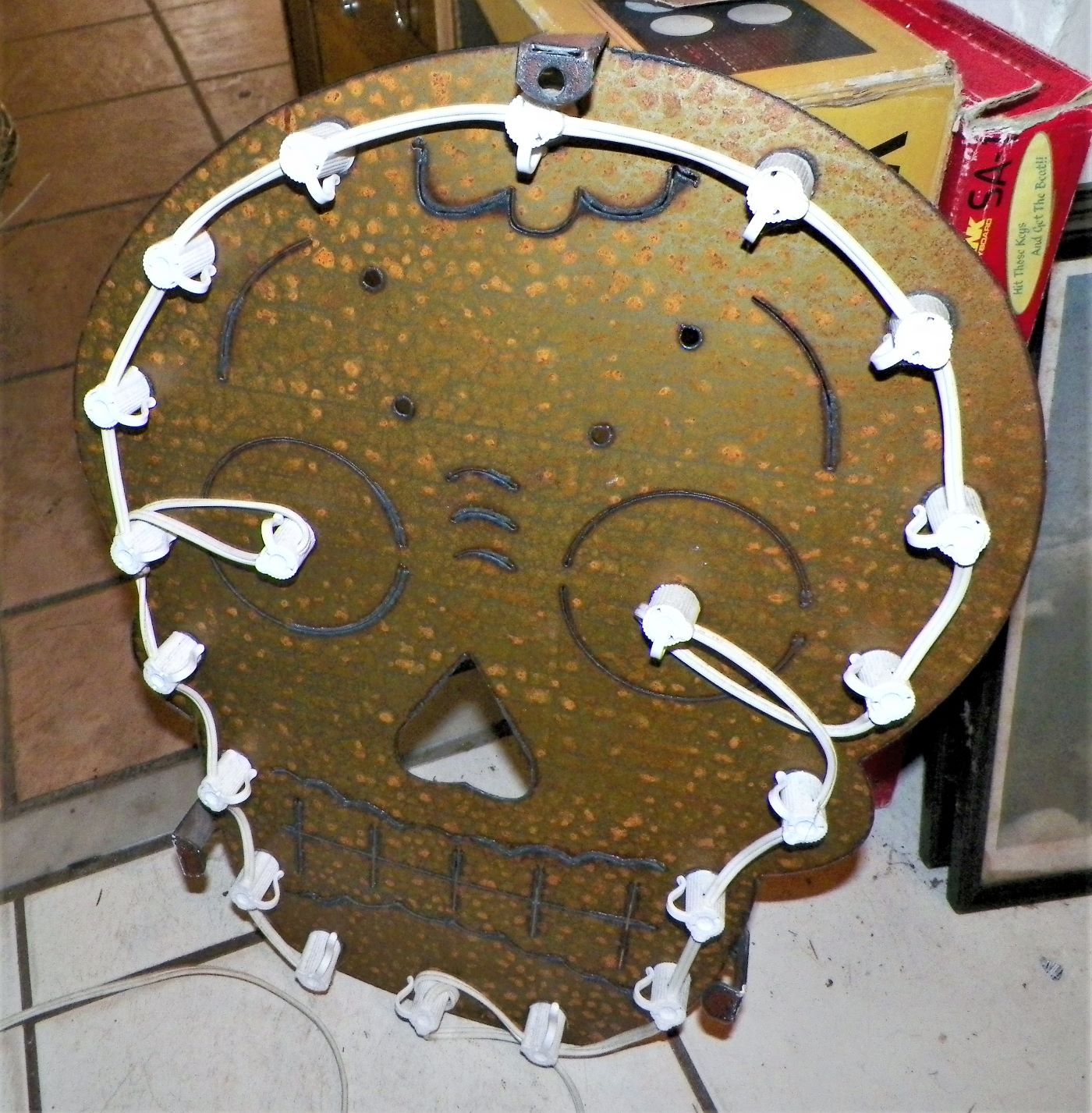 ART SCULPTURE SKULL METAL LIGHTED 3AA.jpg