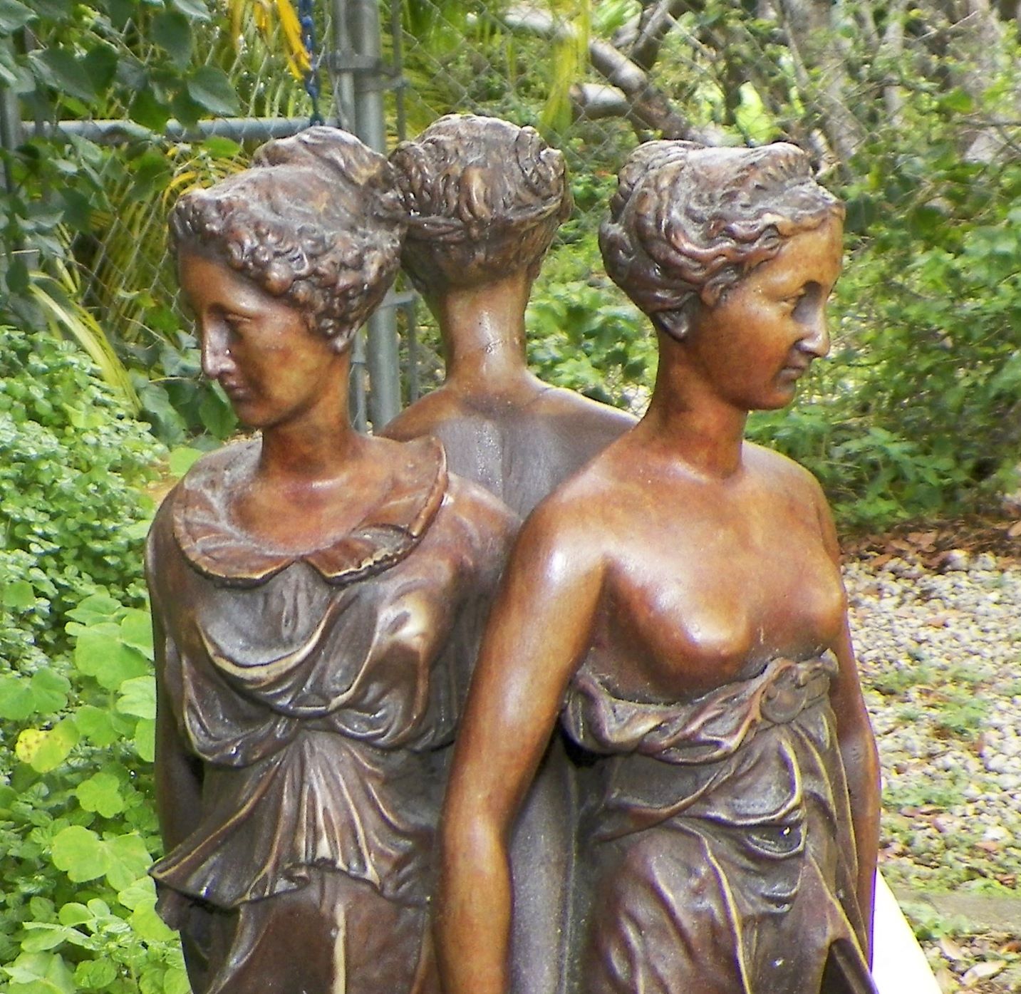 ART STATUE 3 GRACES 1A_AAA.JPG