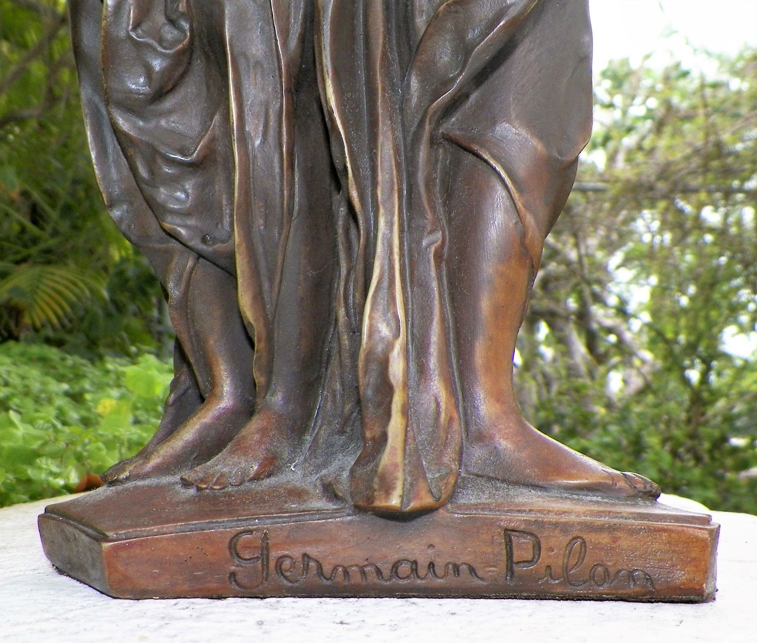 ART STATUE 3 GRACES 2AA.JPG