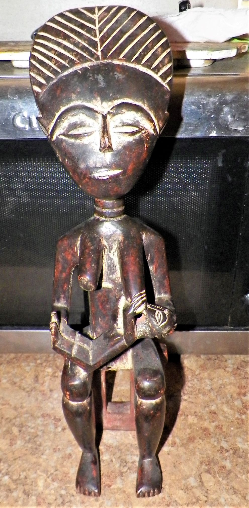 ART STATUE AFRICAN MOTHER FEEDING CHILD 2AA.JPG