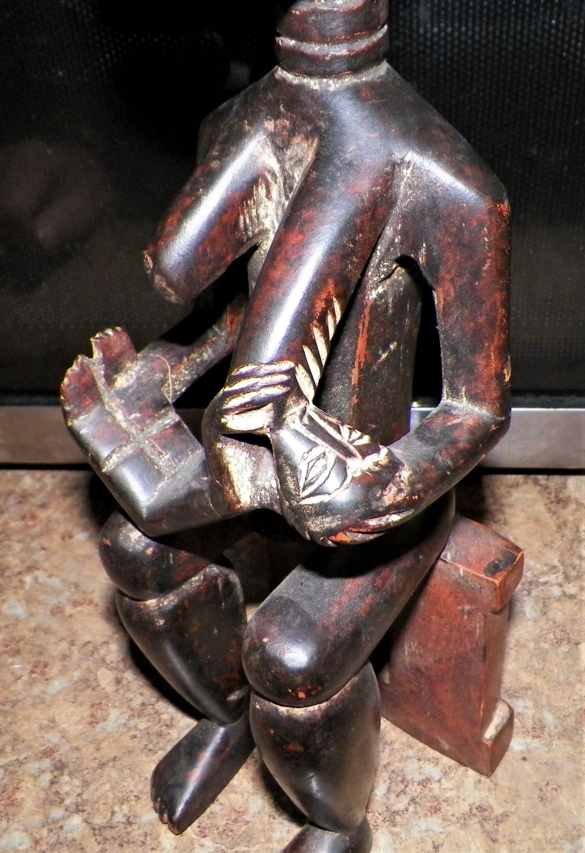 ART STATUE AFRICAN MOTHER FEEDING CHILD 2DAA.JPG