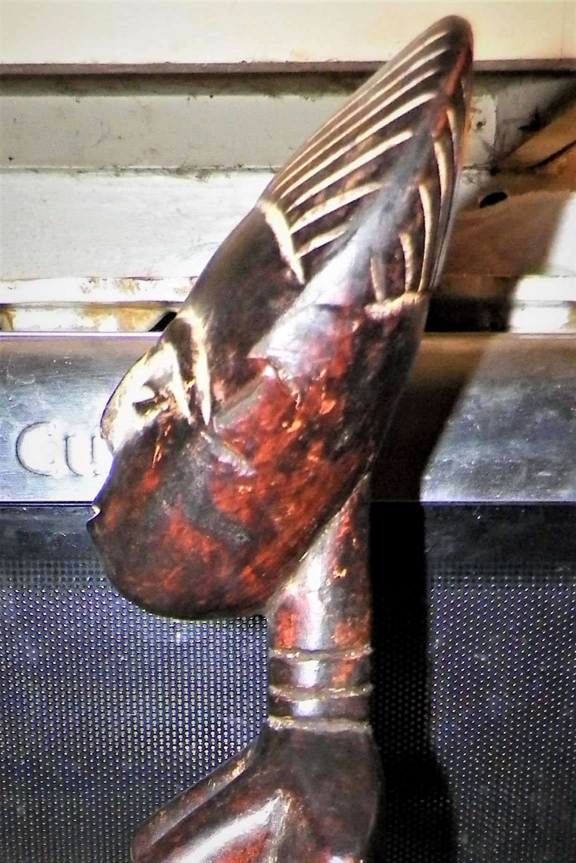 ART STATUE AFRICAN MOTHER FEEDING CHILD 5AAA.JPG